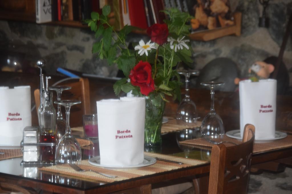 Casa Rural Restaurant Borda Patxeta 카닐료 외부 사진